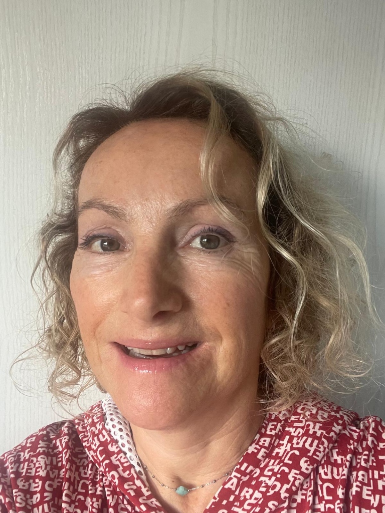 Isabelle, psychopraticienne et thérapeute systémique